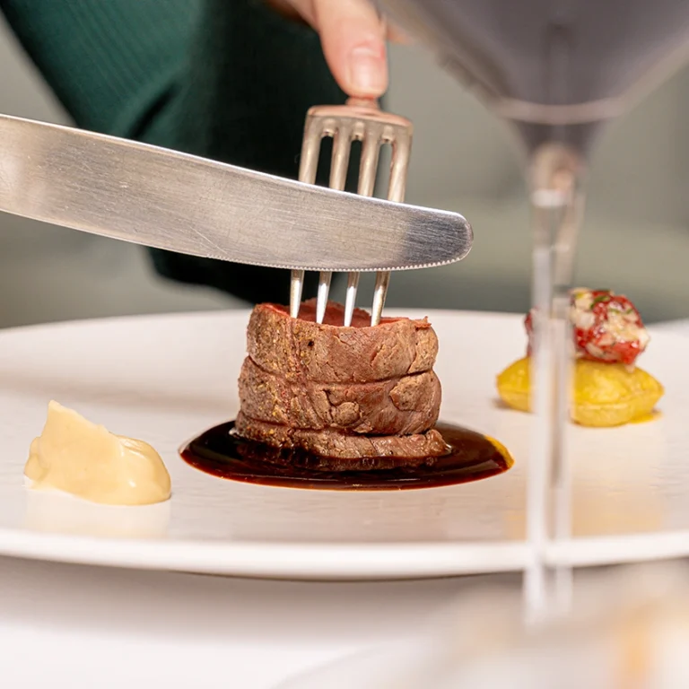 Steak Tartar y Lomo de Gabato